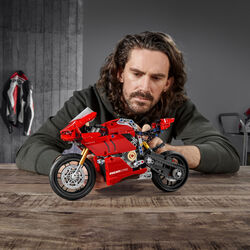 Lego Technic Ducati Panigale V4 R, Modellino Moto Superbike Da Esposizione, Rega 42107, , large