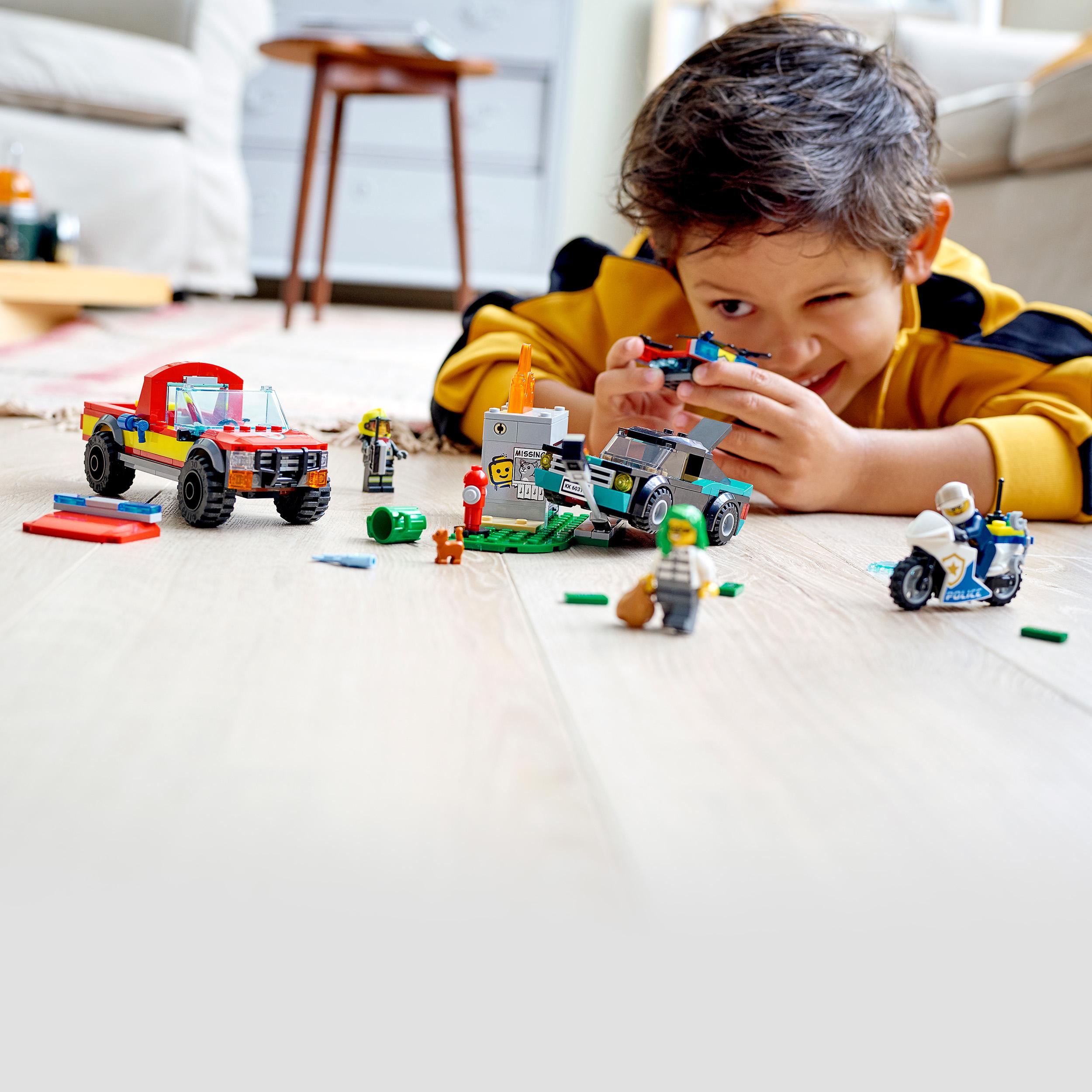 LEGO City Fire Soccorso Antincendio e Inseguimento della Polizia, Camion Pompier 60319, , large