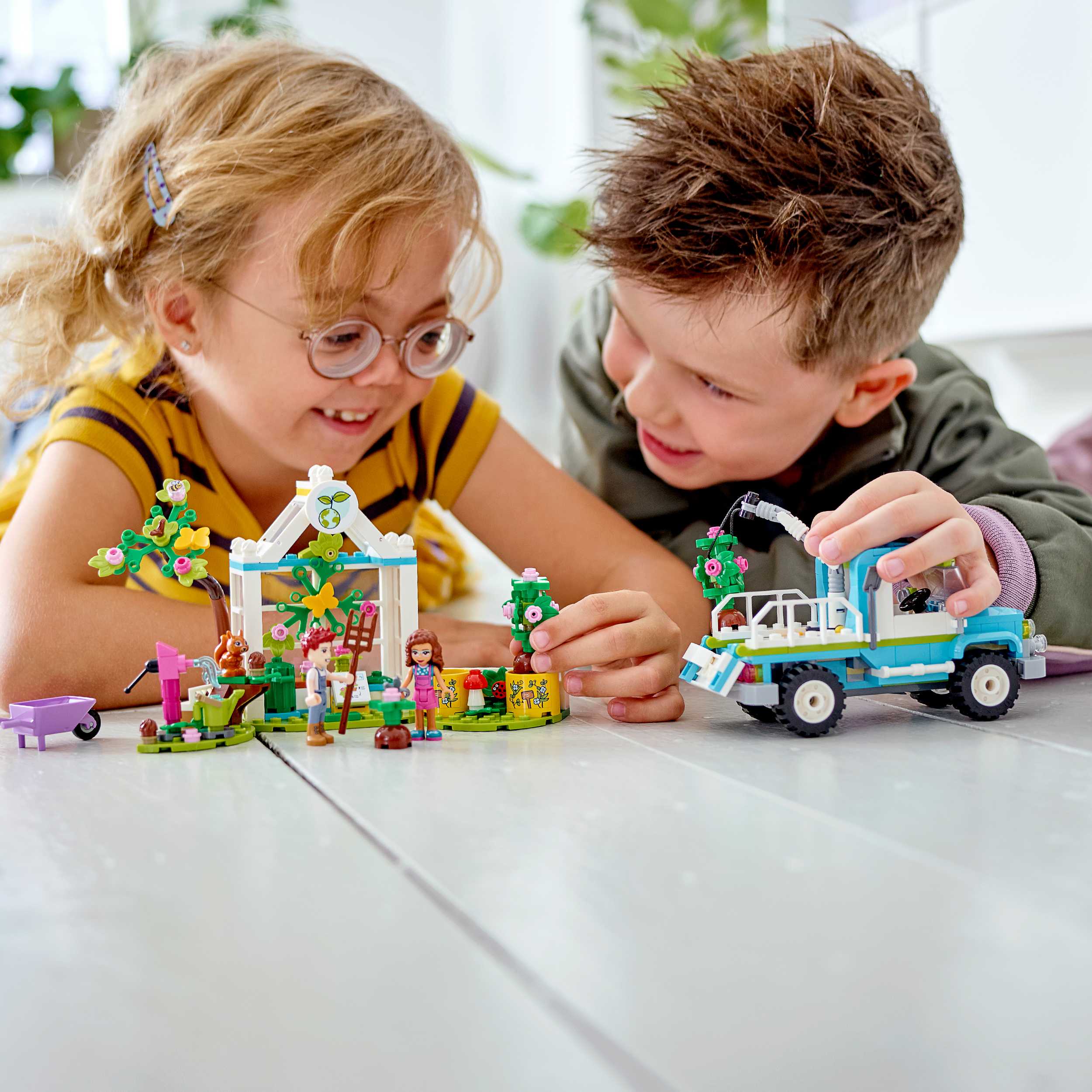 LEGO Friends Veicolo Pianta-Alberi, Set Ispirato alla Natura con Giardino, Auto 41707, , large