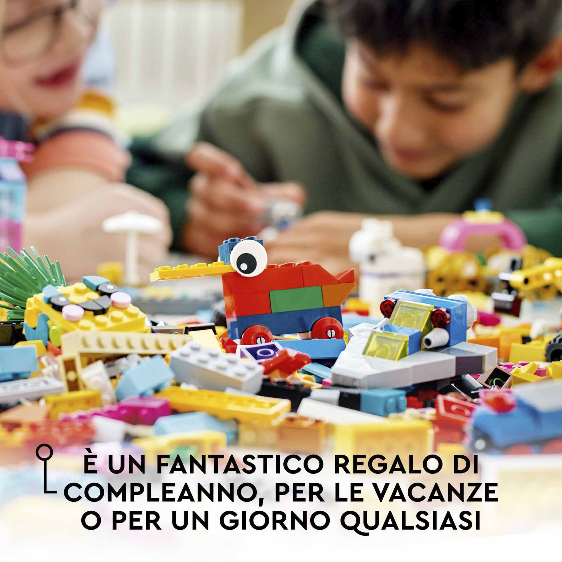 LEGO Classic 90 Anni di Gioco, Scatola con Mattoncini Colorati per 15 Mini Costr 11021, , large