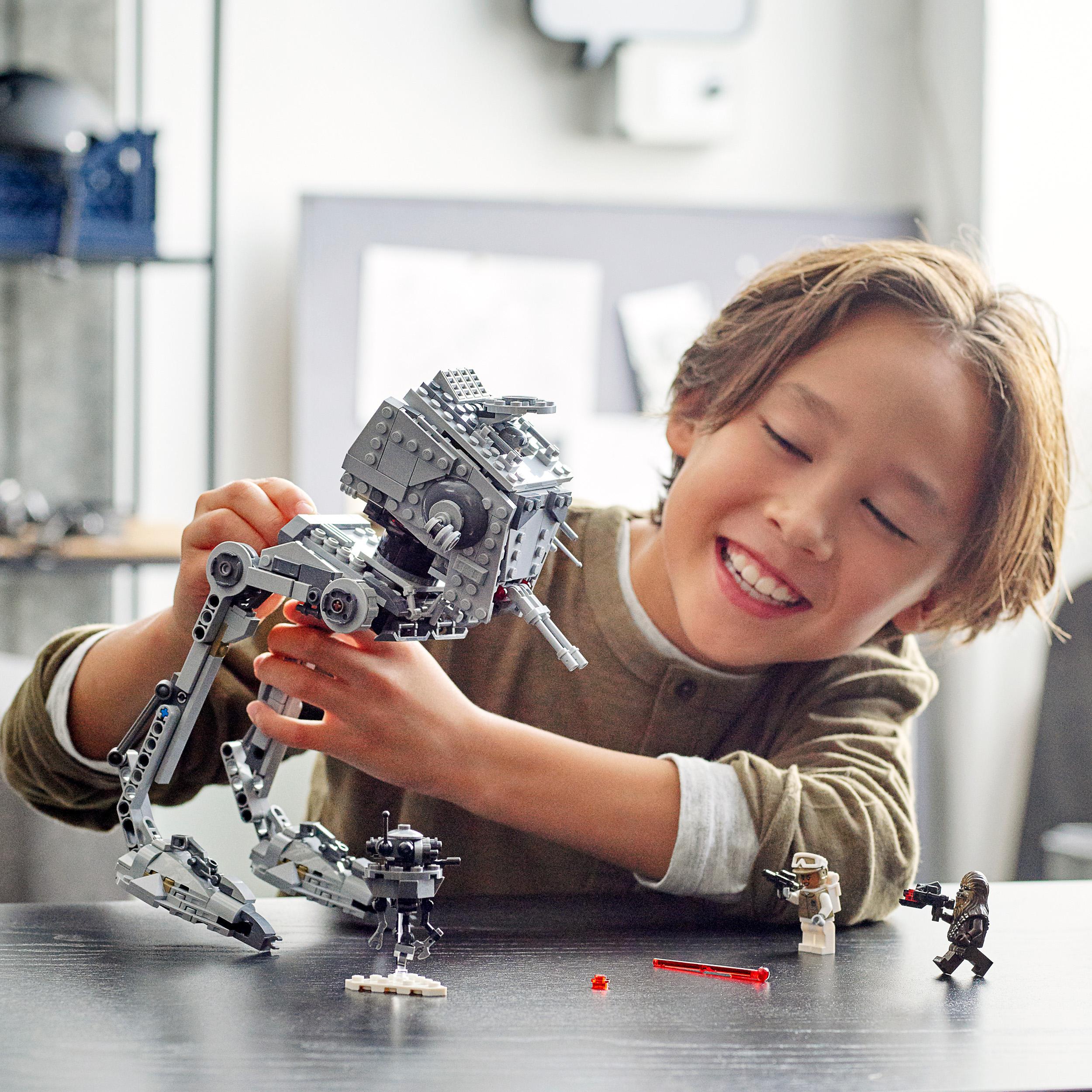 LEGO Star Wars AT-ST di Hoth con Minifigure di Chewbacca e Droide, Modellino del 75322, , large