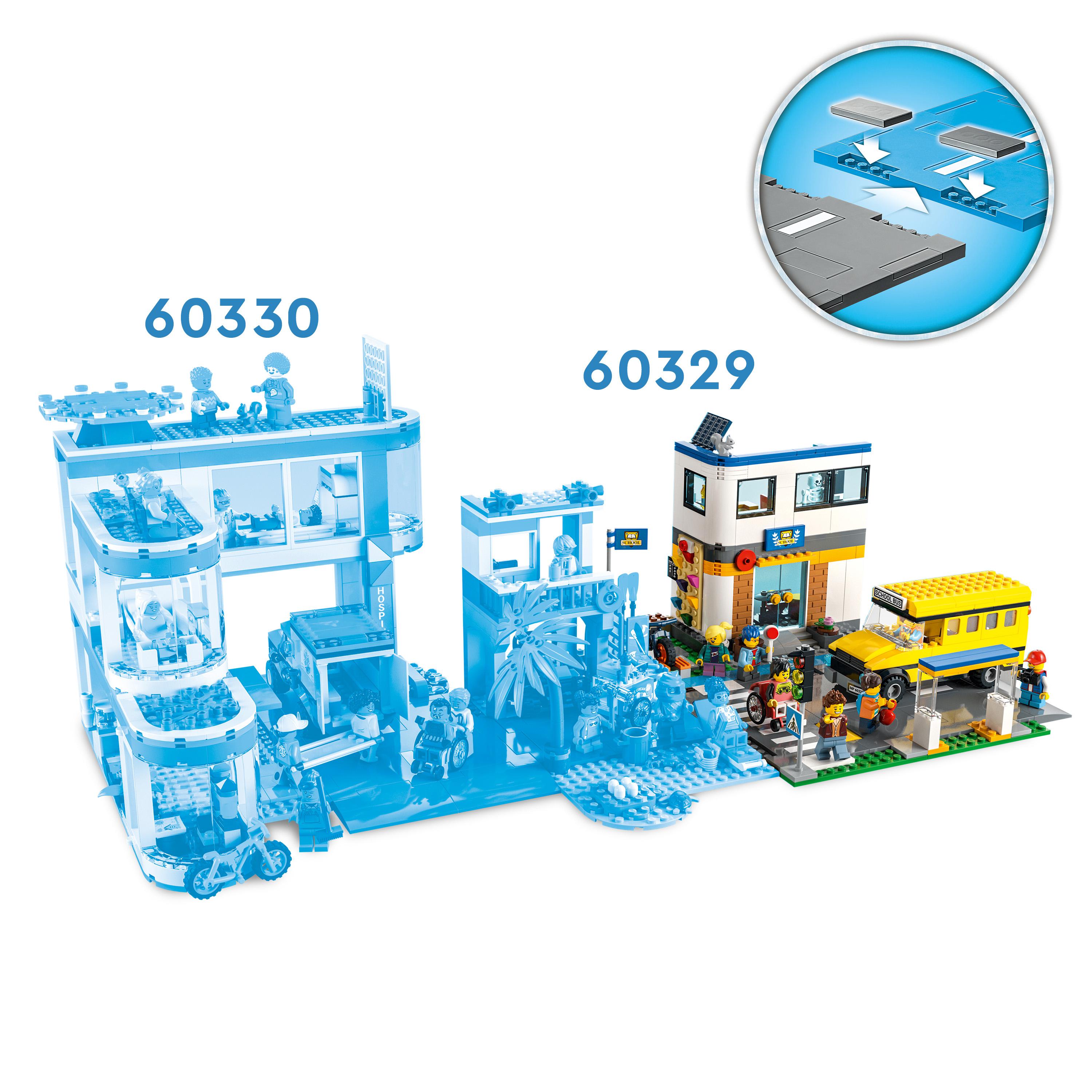 LEGO City Giorno di Scuola, Set Serie Adventures con Autobus Giocattolo, 2 Aule 60329, , large