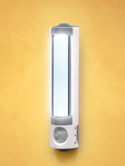 Lampada a LED con sensore crepuscolare, , large