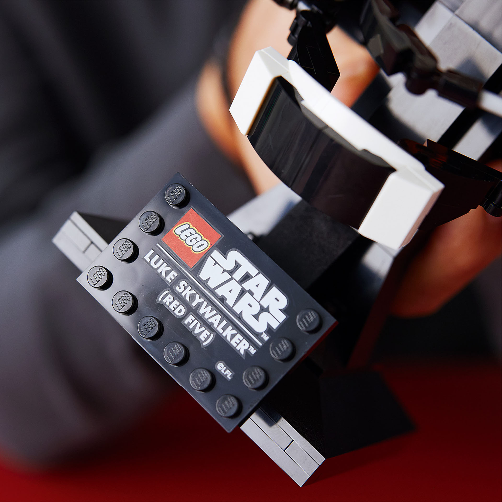 LEGO Star Wars Casco di Luke Skywalker (Red Five), Elmo da Collezione, Regalo pe 75327, , large