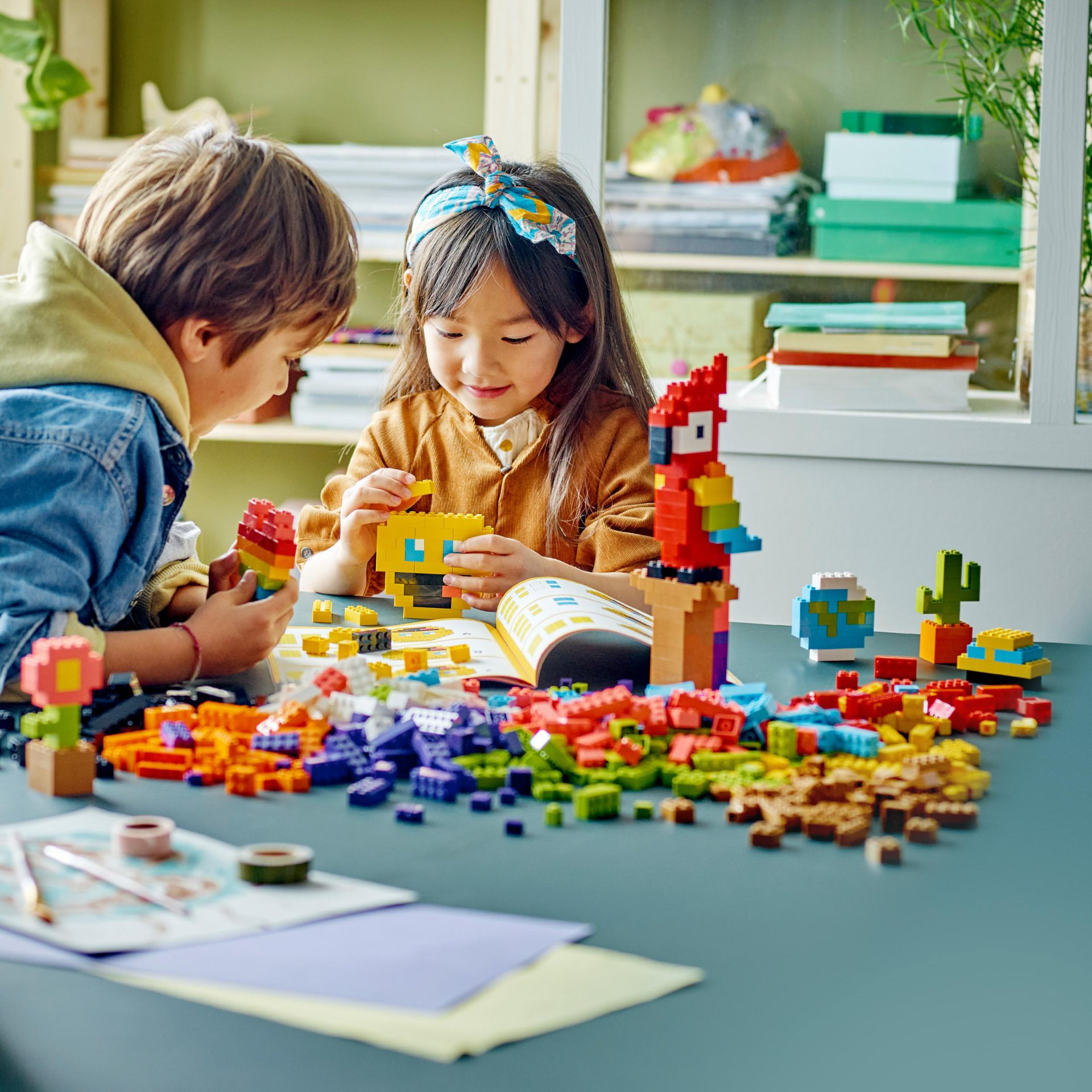 LEGO 11030 Classic Tanti Tanti Mattoncini, Set di Costruzioni con Emoji Sorriden 11030, , large